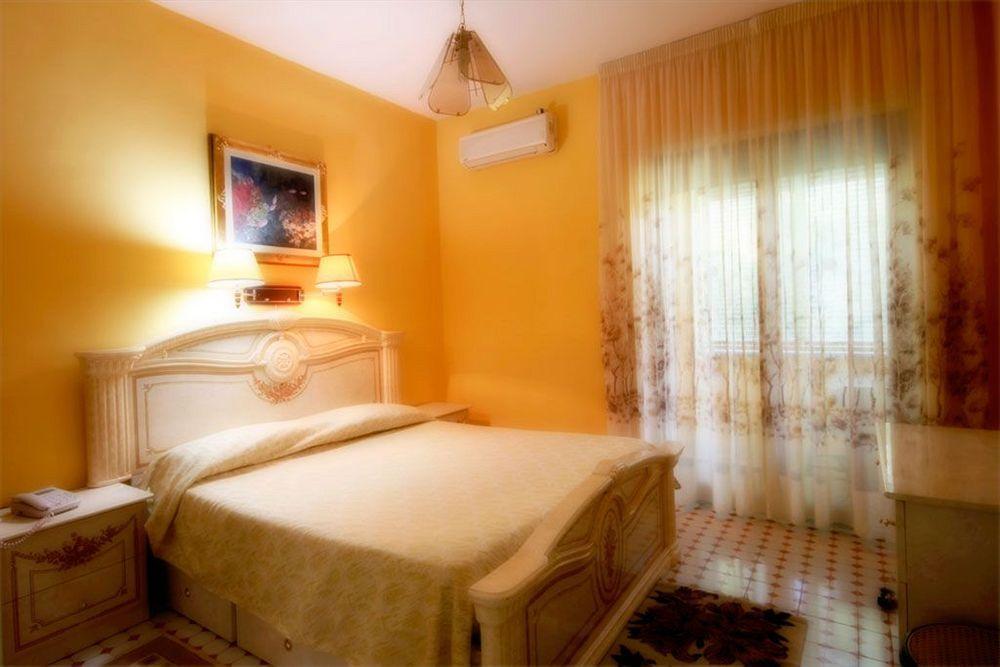 Hotel Cavour Sorrente Extérieur photo